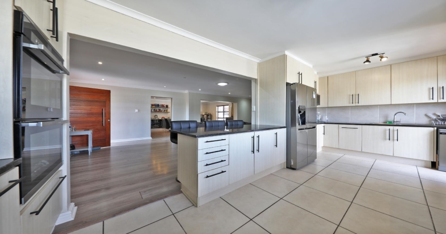 5 Bedroom Property for Sale in Amanda Glen Western Cape